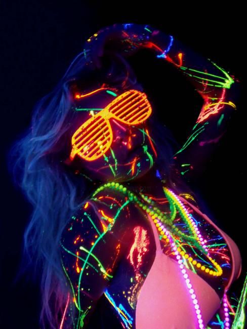 摄影 标题为“Neon” 由Sierra Peters-Buckland, 原创艺术品, 光绘摄影