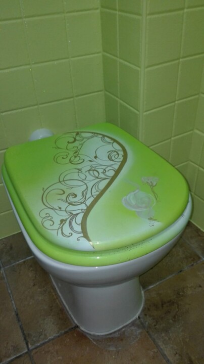 제목이 "Tavoletta WC fluore…"인 디자인 Silvia Preus로, 원작, 사물