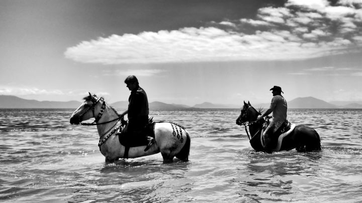 Fotografia intitolato "sea cowboys" da Simon Gaitanidis, Opera d'arte originale, Fotografia digitale
