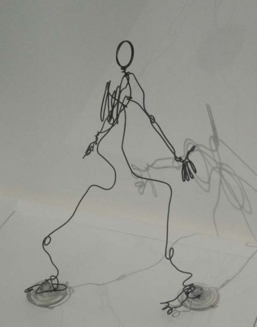 雕塑 标题为“Standing Twirly” 由Simone, 原创艺术品, 混合媒体