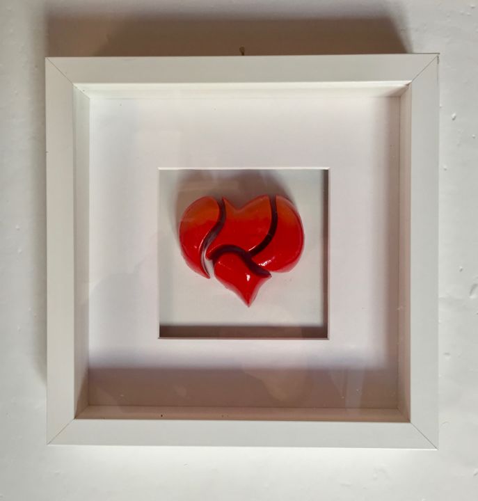 Skulptur mit dem Titel "Broken heart" von Simone Parri, Original-Kunstwerk, Kunststoff Auf Andere starre Platte montiert