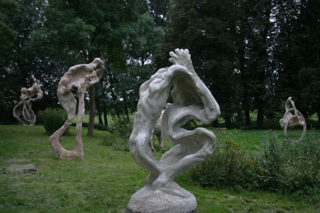 Skulptur mit dem Titel "Großskulpturen im P…" von Simon Schade, Original-Kunstwerk, Gemischte Medien