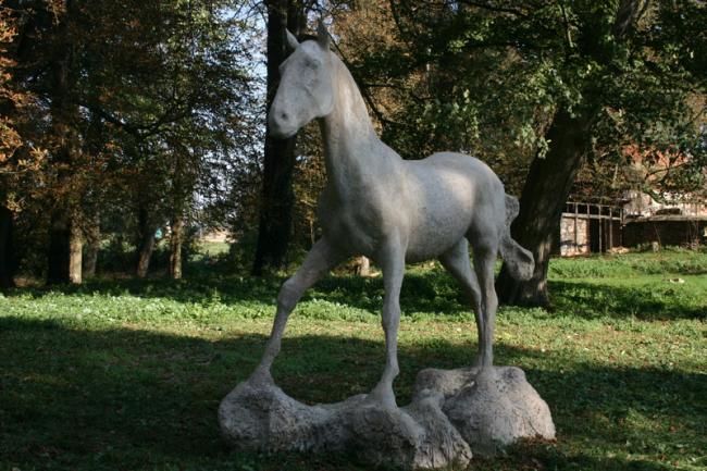 Escultura intitulada "Pferd in Bewegung" por Simon Schade, Obras de arte originais, Média Mixtas