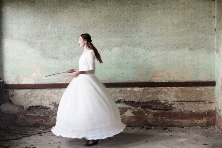 「Girl with Ring」というタイトルの写真撮影 Simple-Tによって, オリジナルのアートワーク, デジタル