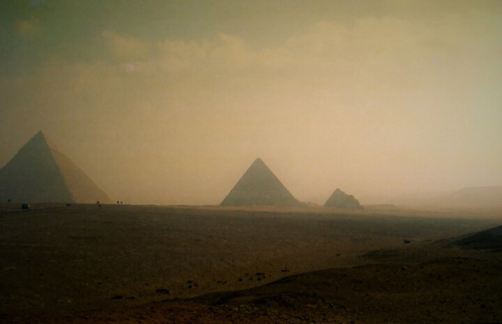 Fotografie getiteld "pyramiden im sandst…" door Sigrun Neumann (Sineu), Origineel Kunstwerk