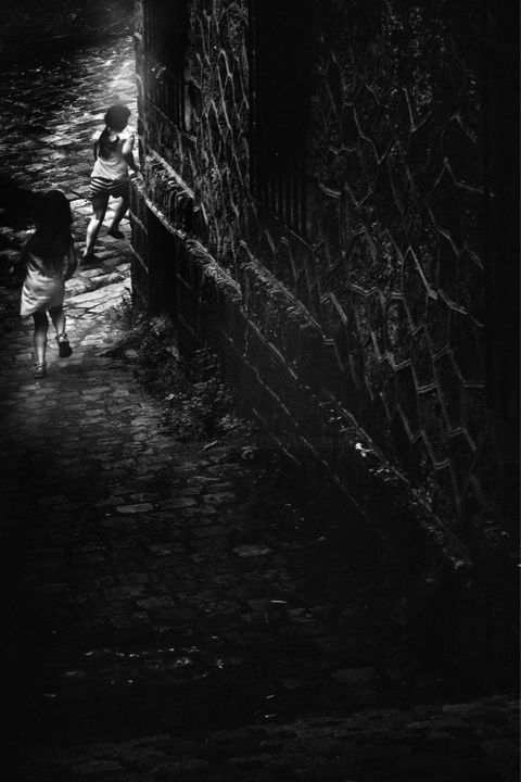 Photography titled "Jeux a Montmartre" by Sol Marrades, Original Artwork, Analog photography