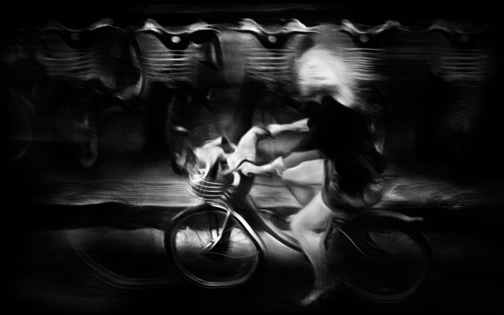 Photographie intitulée "Speedy Valeria" par Sol Marrades, Œuvre d'art originale, Photographie argentique