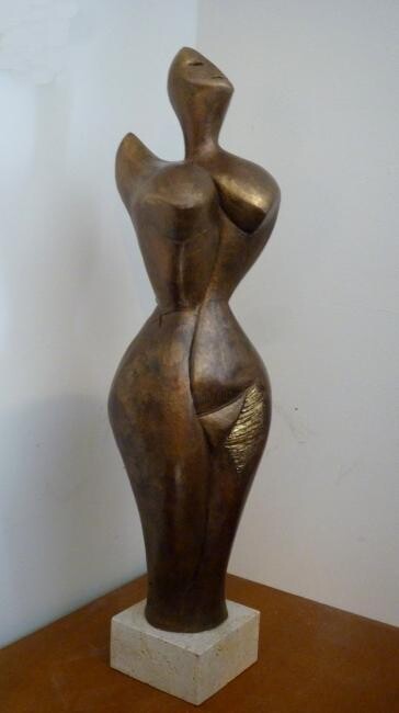 Sculpture titled "CALLIPYGE TRIOMPHAN…" by Sonia Mandel, Original Artwork, Terra cotta