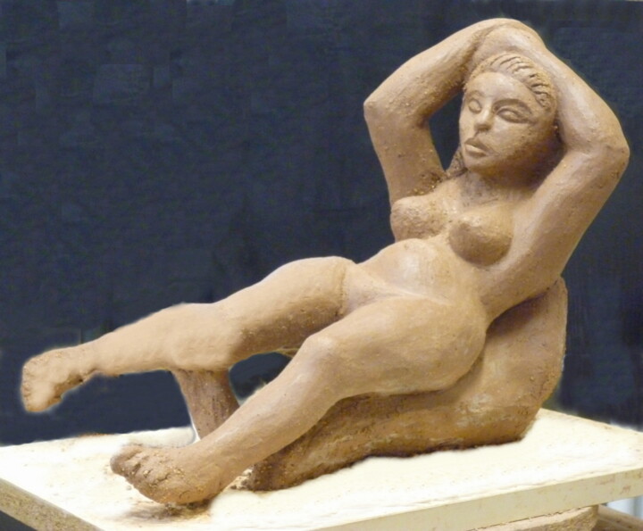 Escultura intitulada "FEMME COUCHÉE, HOMM…" por Sonia Mandel, Obras de arte originais, Terracota