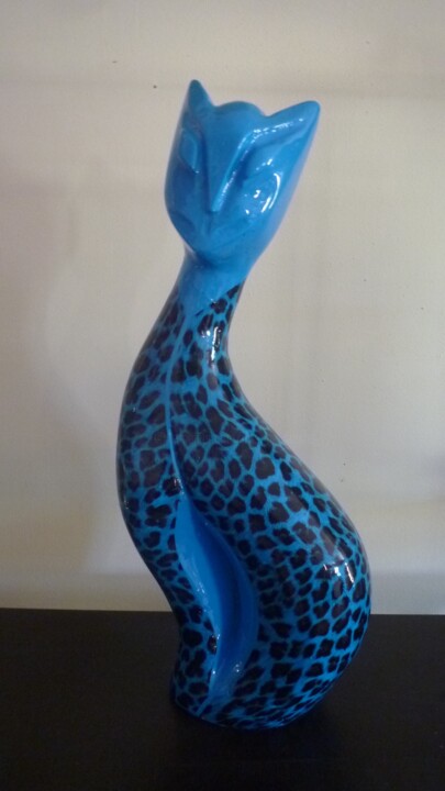 Scultura intitolato "CHAT PANTHERE BLEU…" da Sonia Mandel, Opera d'arte originale, Media misti