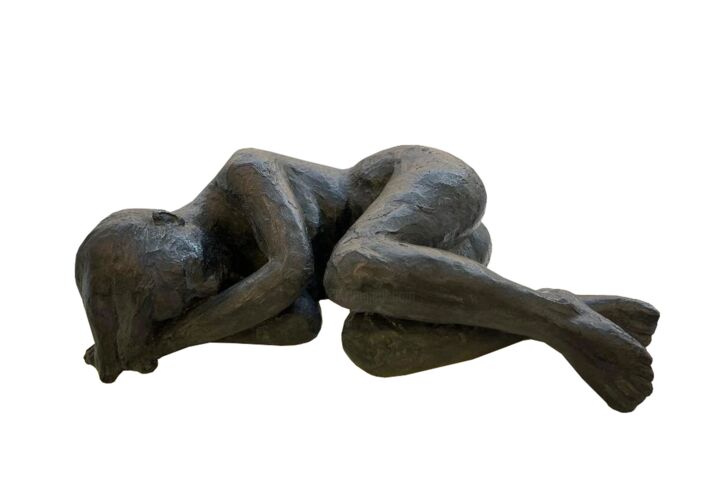 Скульптура под названием "Jeune fille allongée" - Sophie De Fournas, Подлинное произведение искусства, Бронза