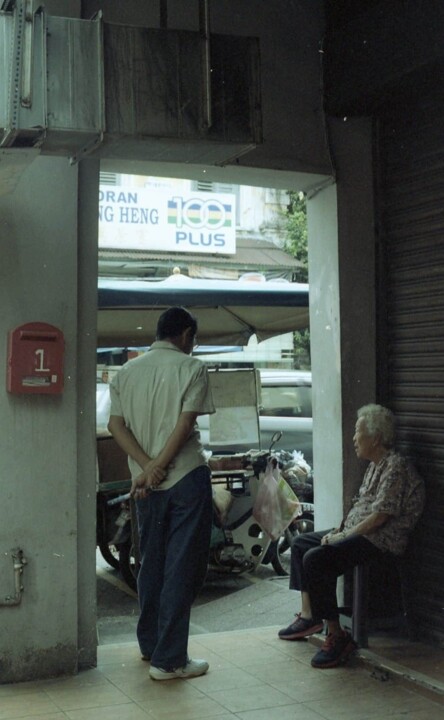 Photographie intitulée "Vietnam Street" par Sophie Renault, Œuvre d'art originale, Photographie argentique