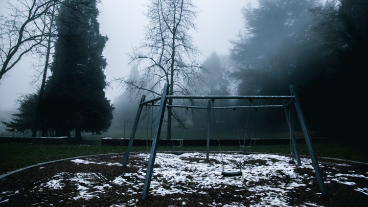 Photographie intitulée "Balançoire, neige e…" par Adam Bahia, Œuvre d'art originale, Photographie numérique