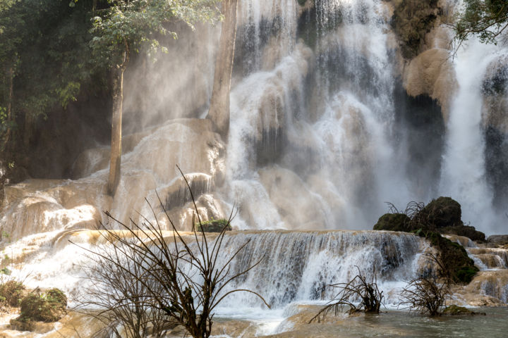 Fotografie getiteld "Cascades du Laos" door Adam Bahia, Origineel Kunstwerk, Digitale fotografie