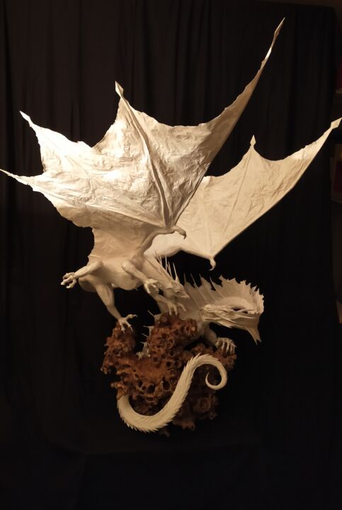 Sculpture titled "Le combat de dragons" by Philippe Sottile, Original Artwork, Paper maché