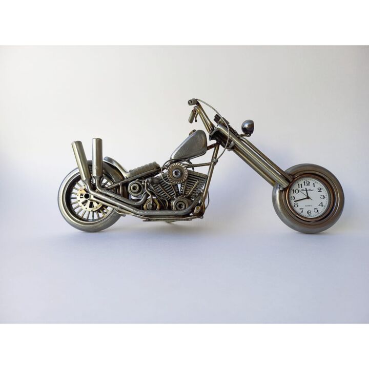 Sculpture titled "Мотоцикл с часами." by Stas Chernovasilenko, Original Artwork, Metals