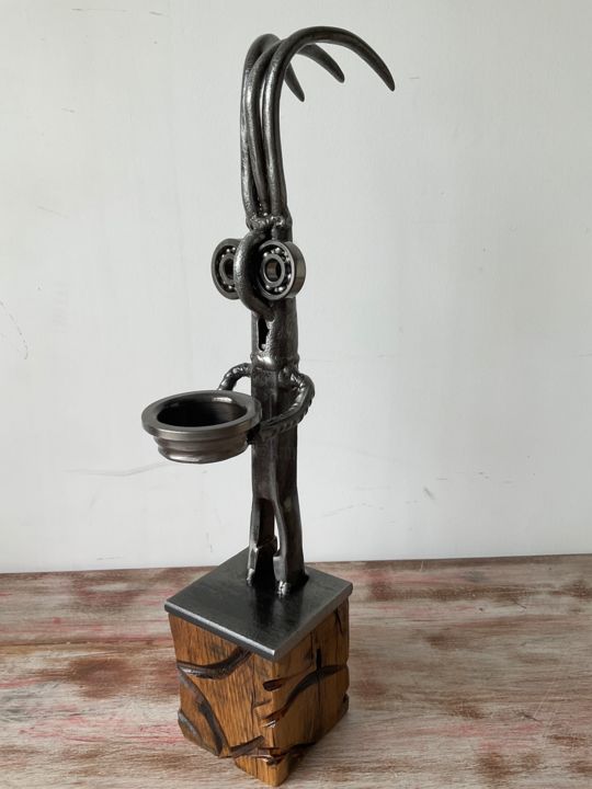 Sculpture titled "Serviteur" by Marie Le Metour, Original Artwork, Metals