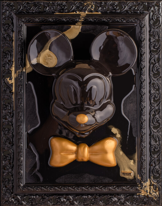 Escultura titulada "Mickey Gold" por Stefano Macrì, Obra de arte original, Cerámica Montado en Metal