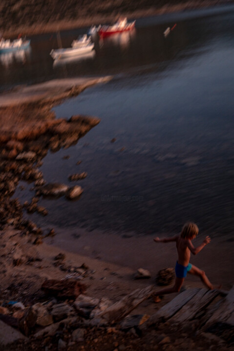 Photography titled "Beach Kid" by Stephan Larroque, Original Artwork, Non Manipulated Photography