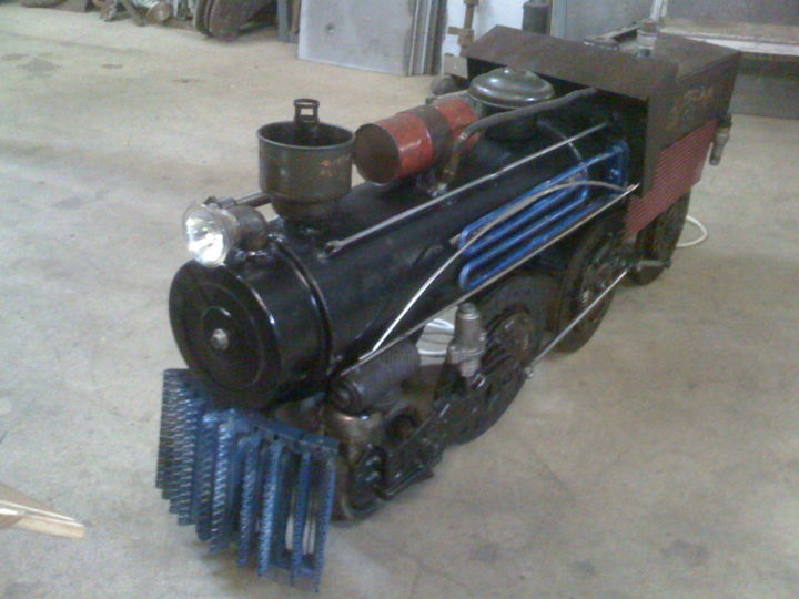 제목이 "La locomotive"인 조형물 Stéphane Rozand로, 원작, 금속
