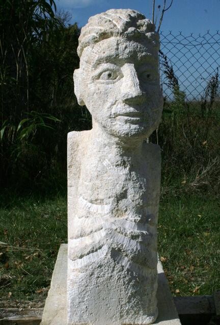 Скульптура под названием "Personage" - Stephen West, Подлинное произведение искусства, Камень