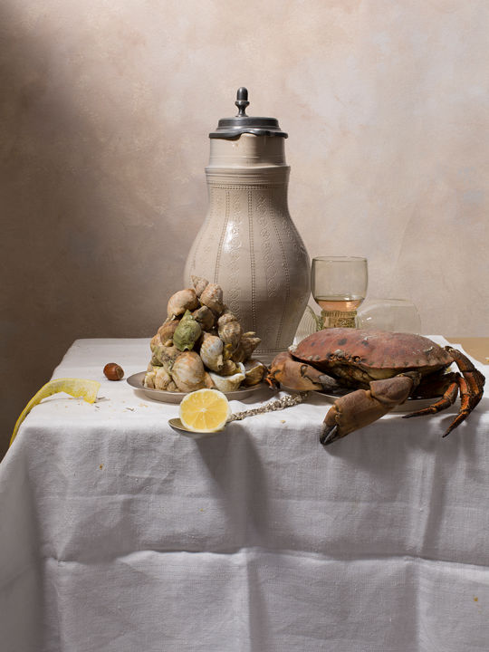 Photographie intitulée "La table au crabe -…" par Steve Drevet, Œuvre d'art originale, Photographie numérique