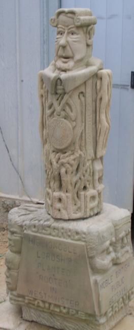 Sculptuur getiteld "Mandelson rooted to…" door Stonecarver, Origineel Kunstwerk, Steen