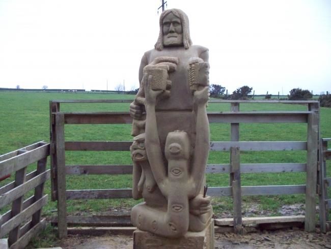 Sculptuur getiteld "THE HIGH PRIEST AND…" door Stonecarver, Origineel Kunstwerk, Steen