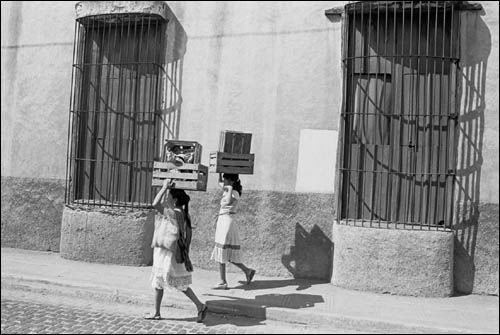 Fotografia intitulada "Merida Mexico 1979" por Stuart Haden, Obras de arte originais