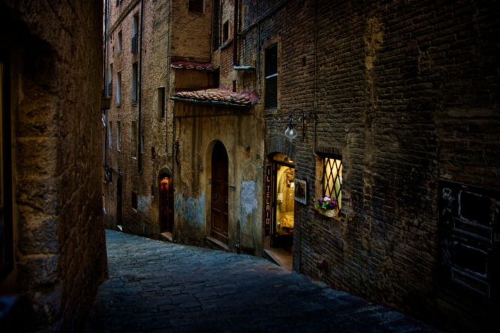 Photography titled "Siena Laneway in Tu…" by Stuart Row, Original Artwork, Digital Photography