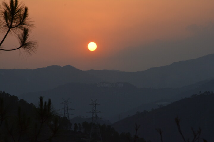 Photographie intitulée "DAWN IN LOWER HIMAL…" par Sudhanshu Jayaswal, Œuvre d'art originale, Photographie numérique