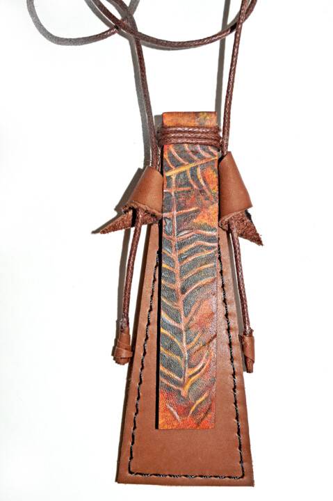 Textile Art με τίτλο "Кожаный кулон Лист" από Svetlana Nechaeva, Αυθεντικά έργα τέχνης, Ακρυλικό