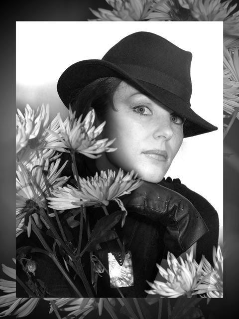 Цифровое искусство под названием "Женщина с хризантем…" - Svetonika, Подлинное произведение искусства, Коллажи