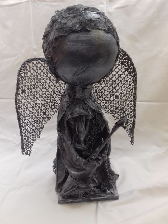 Skulptur mit dem Titel "Angel with brush" von Michaela Bartošová, Original-Kunstwerk, Papier