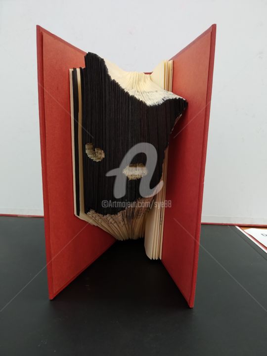 Sculpture titled "2019-08- CHATON" by Sye, Original Artwork, Paper