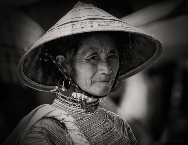 Fotografia intitulada "Hoi An - Robe et ch…" por Sylvain Manguer, Obras de arte originais