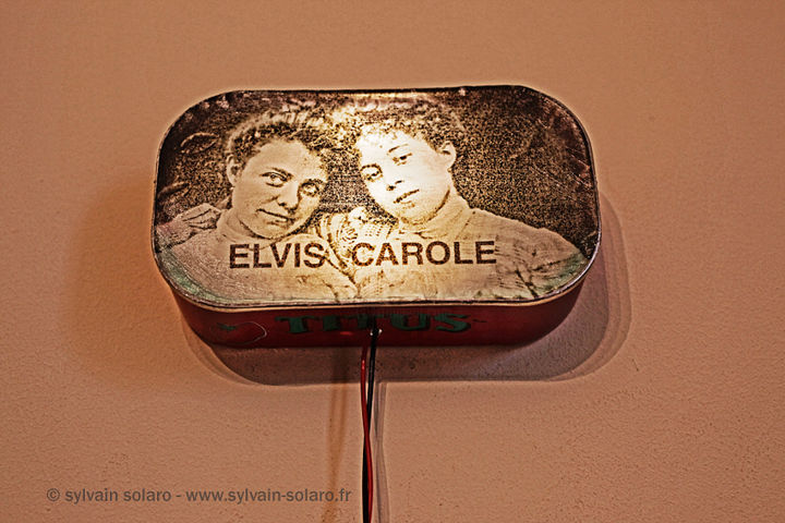 Photographie intitulée "Elvis Carole" par Sylvain Solaro, Œuvre d'art originale