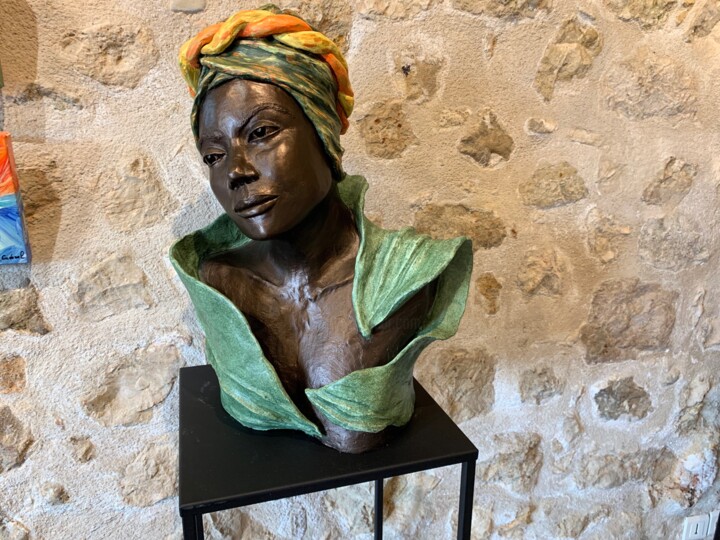 Scultura intitolato "Abeba (fleur en éth…" da Sylvie Allais, Opera d'arte originale, Terracotta