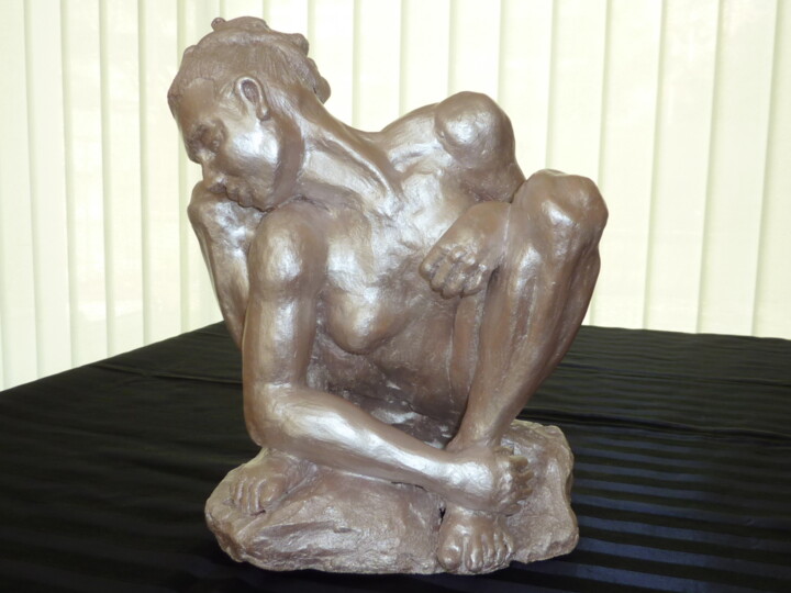 Sculpture titled "la femme accroupie…" by Sylvie Bourély (SB), Original Artwork, Terra cotta