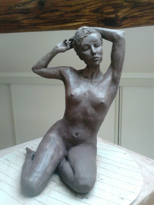 Sculpture titled "Etern'ELLE féminin" by Sylvie Bourély (SB), Original Artwork, Clay
