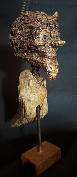Sculpture titled "Birdman skull" by Sylvie Bublex, Original Artwork, Fabric