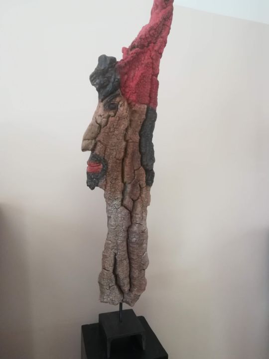 Sculpture titled "L'homme au chapeau" by Sylvie Cappeau, Original Artwork, Wood