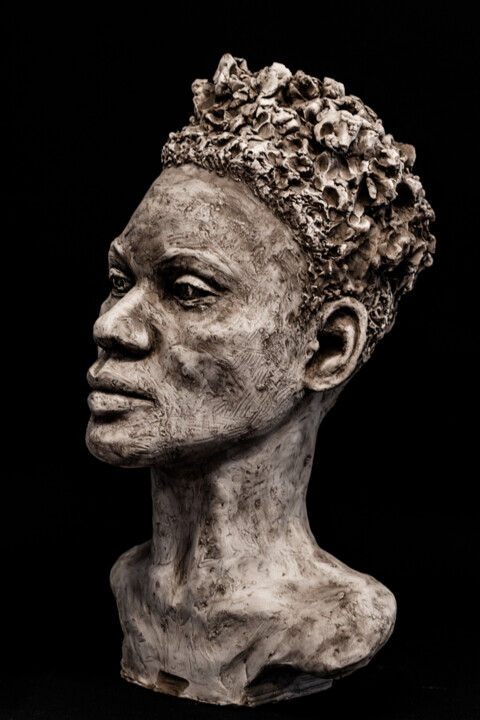 Sculptuur getiteld "Visage du monde 4" door Sylvie Janssen, Origineel Kunstwerk, Klei
