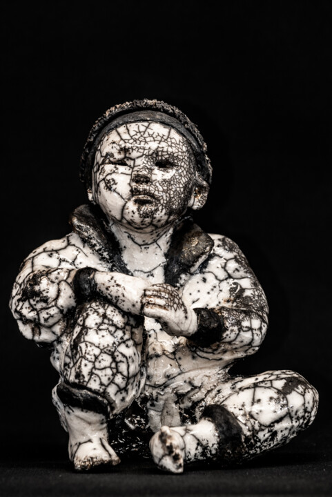 Scultura intitolato "Enfant Dao" da Sylvie Janssen, Opera d'arte originale, Terracotta