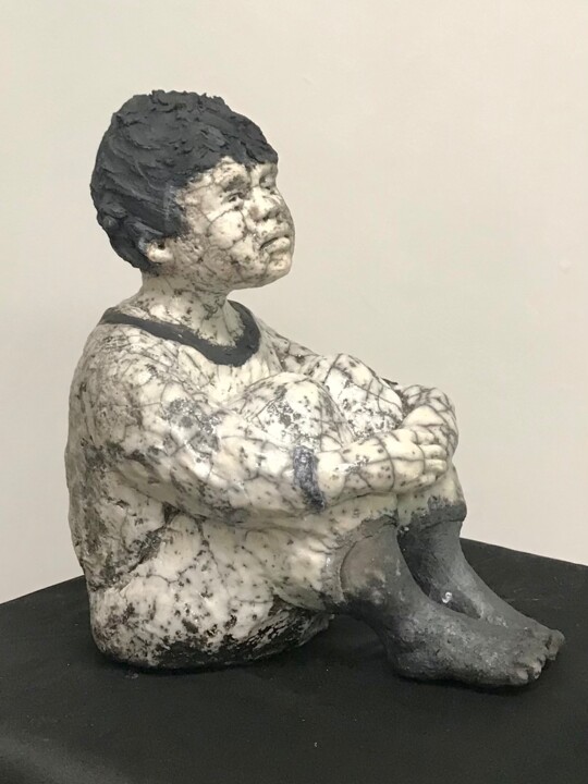 Skulptur mit dem Titel "Enfant afghan" von Sylvie Janssen, Original-Kunstwerk, Terra cotta