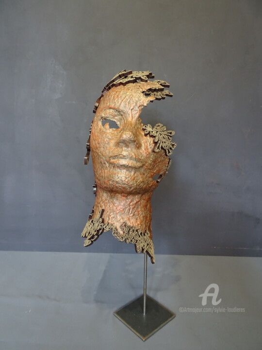 Escultura intitulada "Kaira - Réf : KS19" por Sylvie Loudieres, Obras de arte originais, Papel