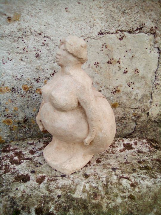 Sculpture titled "Boîte femme" by Sylvie Michel, Original Artwork, Cement