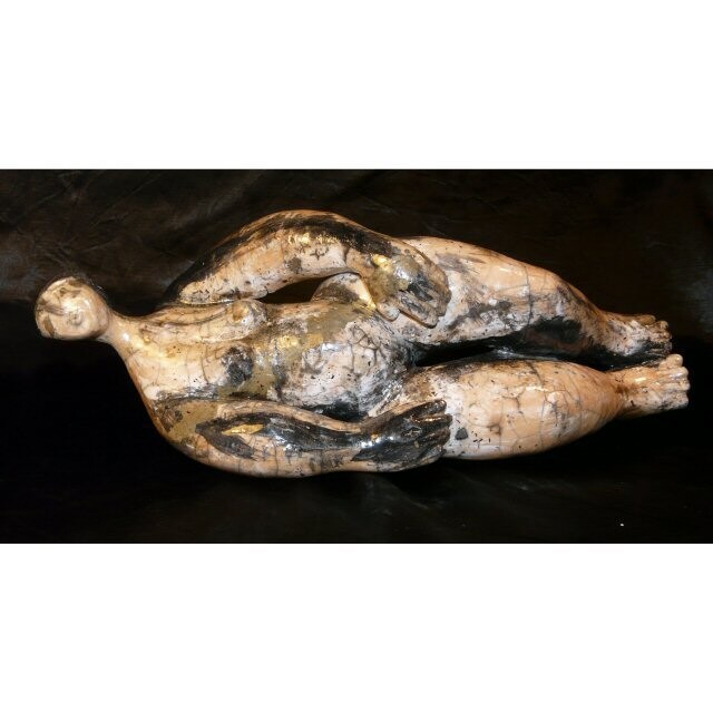 Γλυπτική με τίτλο "Femme endormie" από Sylviehebrard, Αυθεντικά έργα τέχνης, Κεραμικά