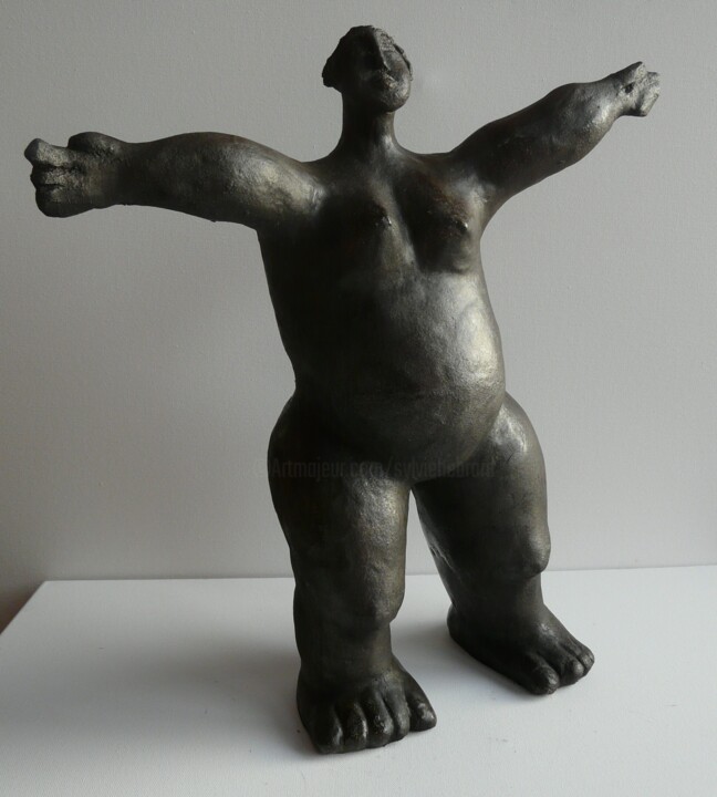 Skulptur mit dem Titel "Femme aux bras tend…" von Sylviehebrard, Original-Kunstwerk, Keramik
