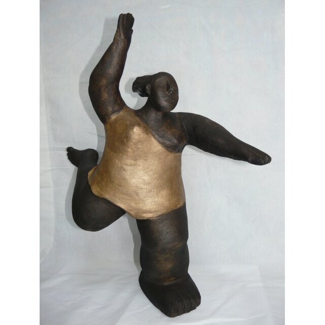 Sculpture titled "FEMME QUI COURT" by Sylviehebrard, Original Artwork, Ceramics